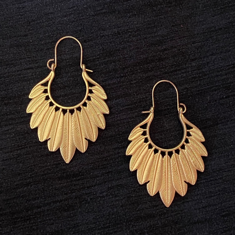 NWOT 🛍 Bundle for DISCOUNTS off Merch or Shipping